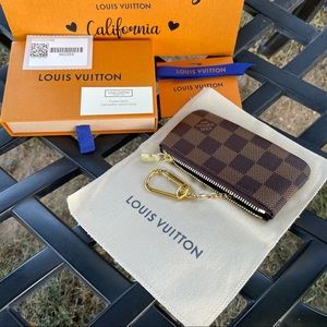 ✨Louis Vuitton Key Pouch in Damier Ebene✨